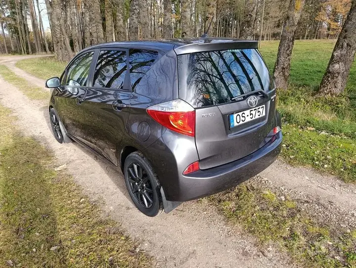 Toyota Verso-S 2011 photo 3