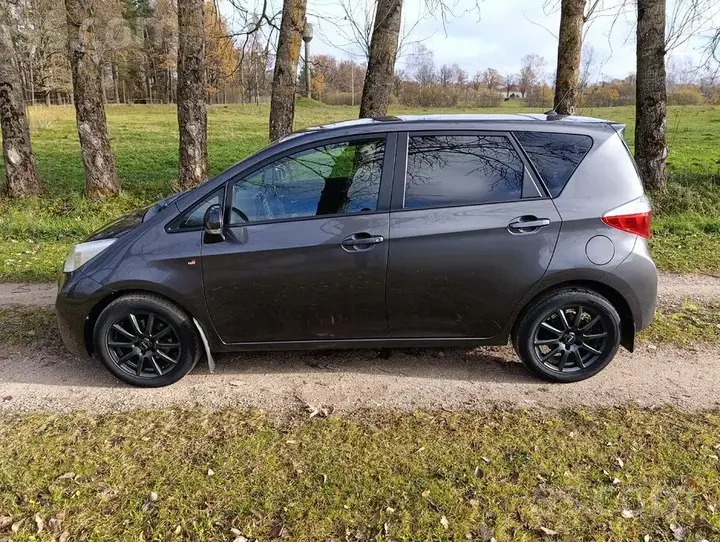 Toyota Verso-S 2011 photo 2