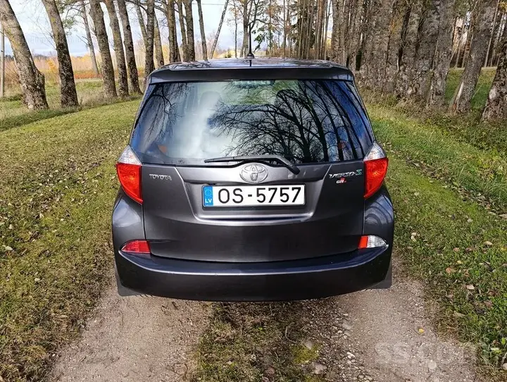 Toyota Verso-S 2011 photo 4