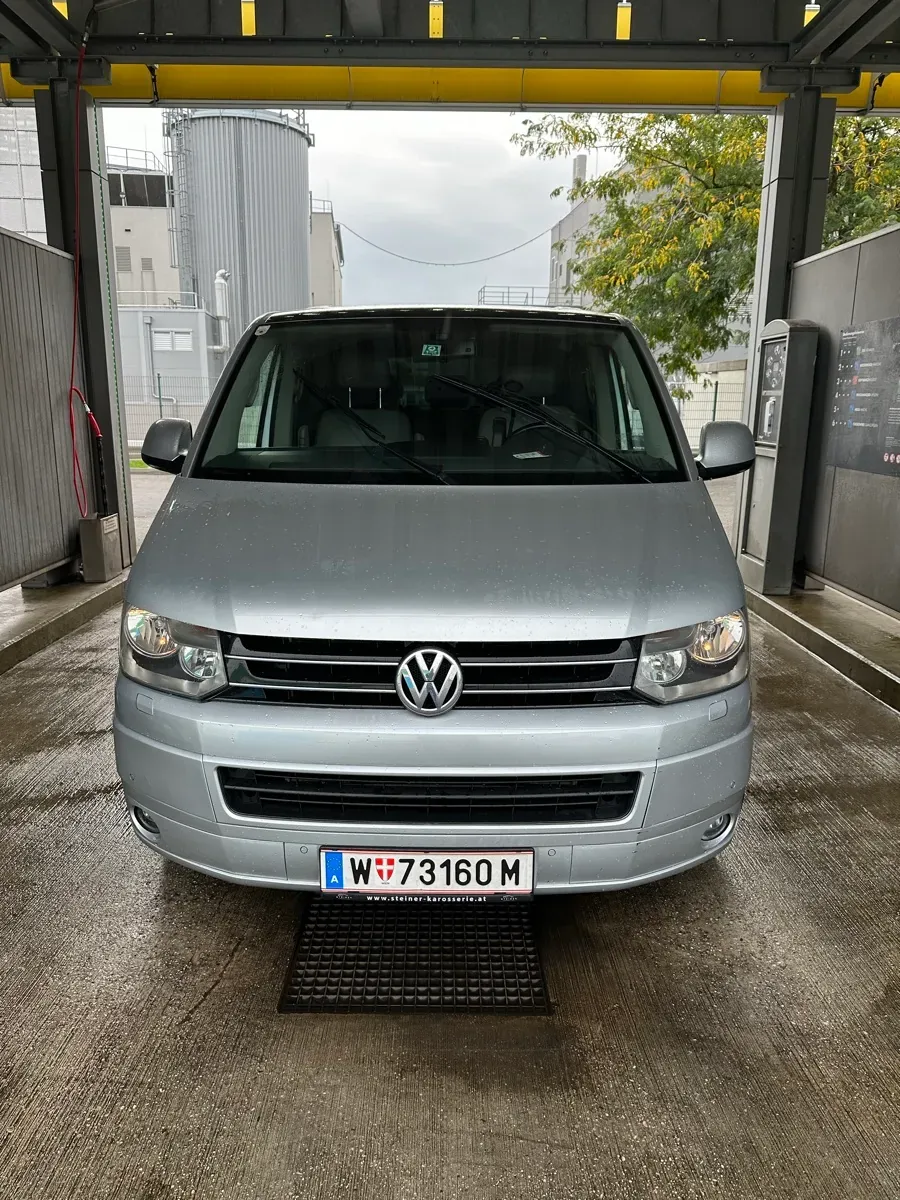 Volkswagen Multivan 2010 photo 2