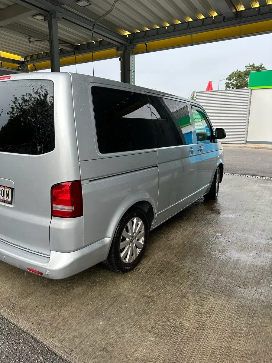 Volkswagen Multivan 2010 photo 3