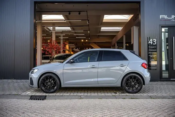 Audi A1 2023 photo 2