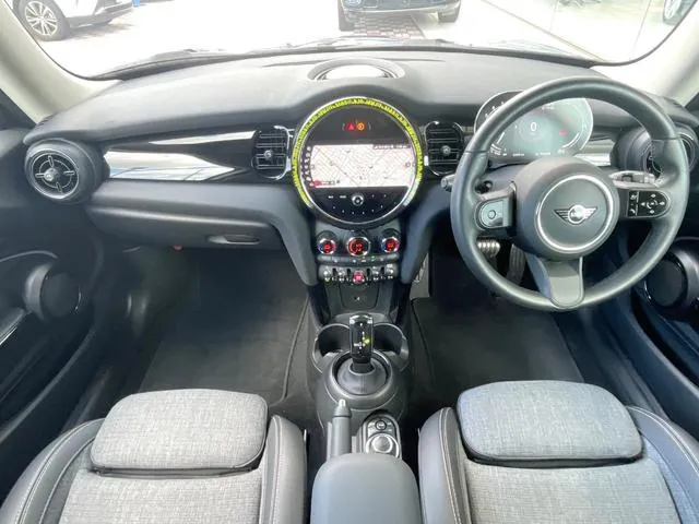 Mini Cooper S Classic Trim 2021 photo 2