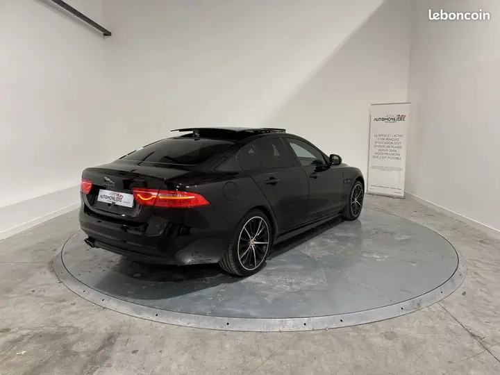 Jaguar Xe 2016 photo 2