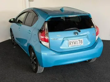 Toyota Aqua 2015 photo 5