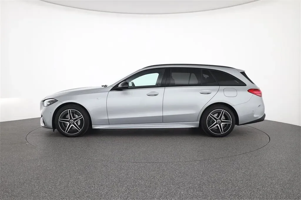 Mercedes-Benz C-Class 2025 photo 2