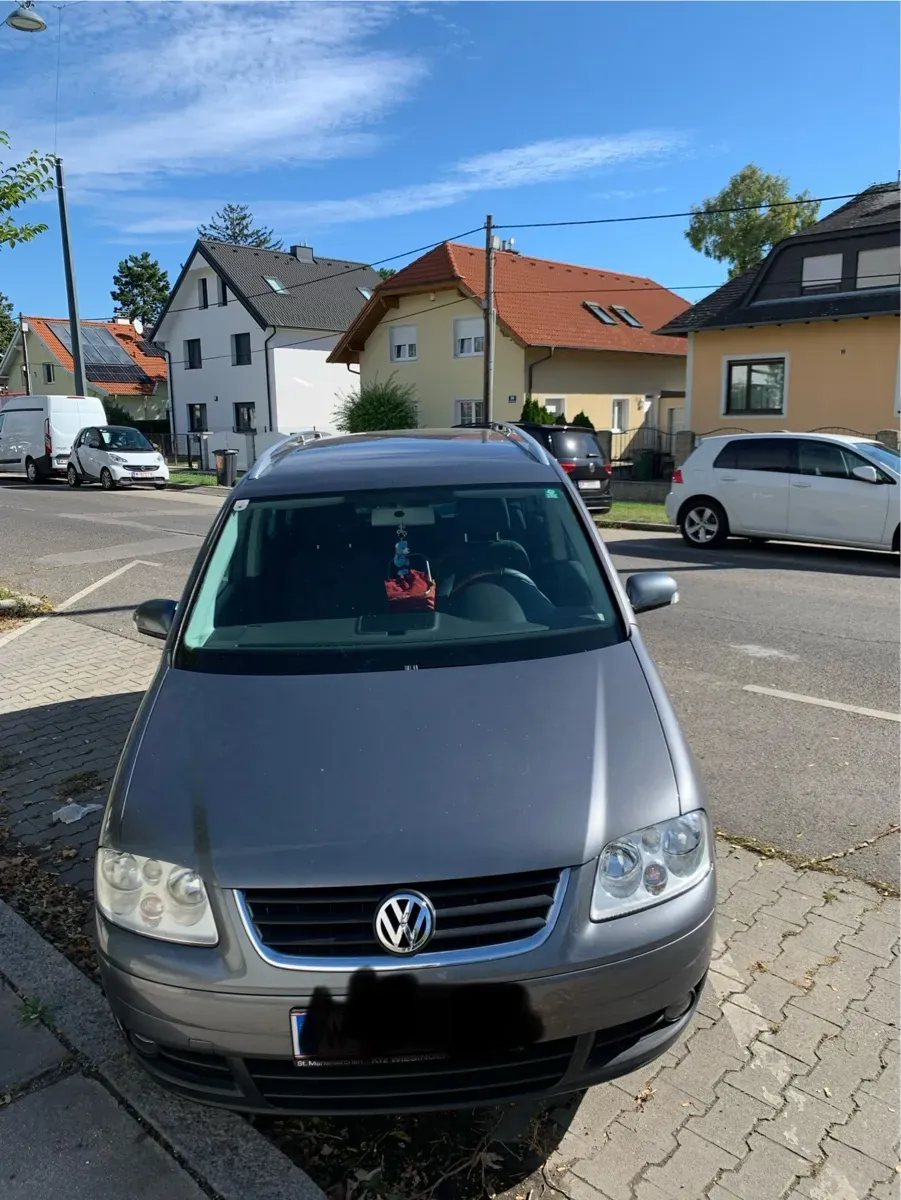 Volkswagen Touran 2005 photo 2