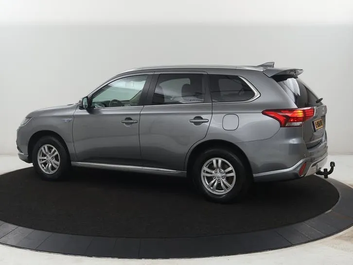 Mitsubishi Outlander 2021 photo 2