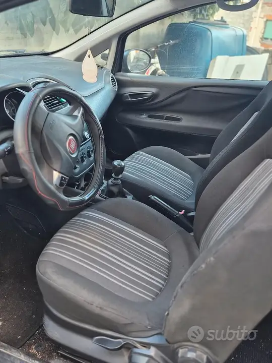 Fiat Punto Evo 2011 photo 4