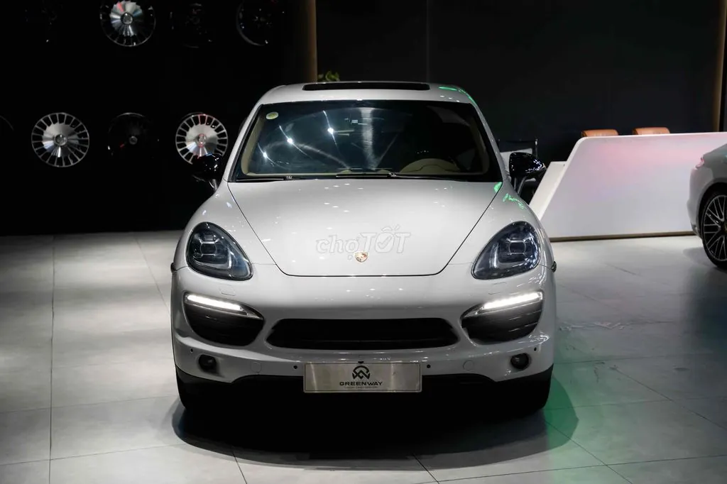 Porsche Cayenne 2013 photo 2