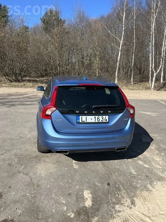 Volvo V60 2015 photo 2