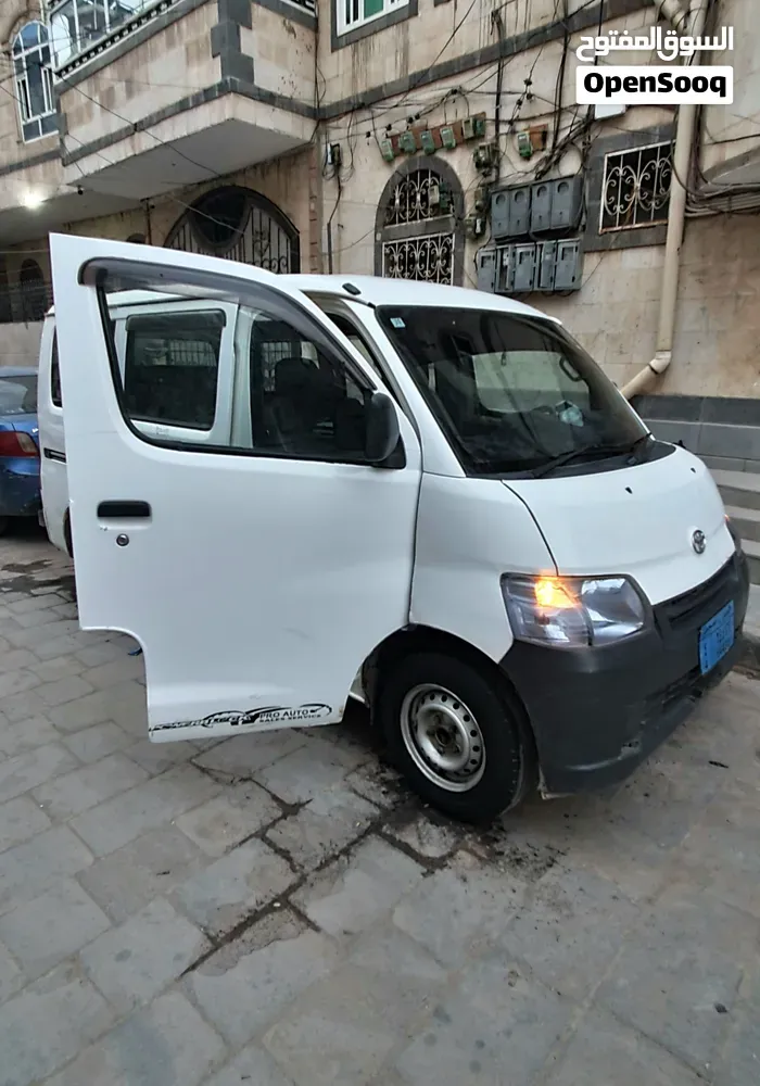 Toyota Voxy 2014 photo 5