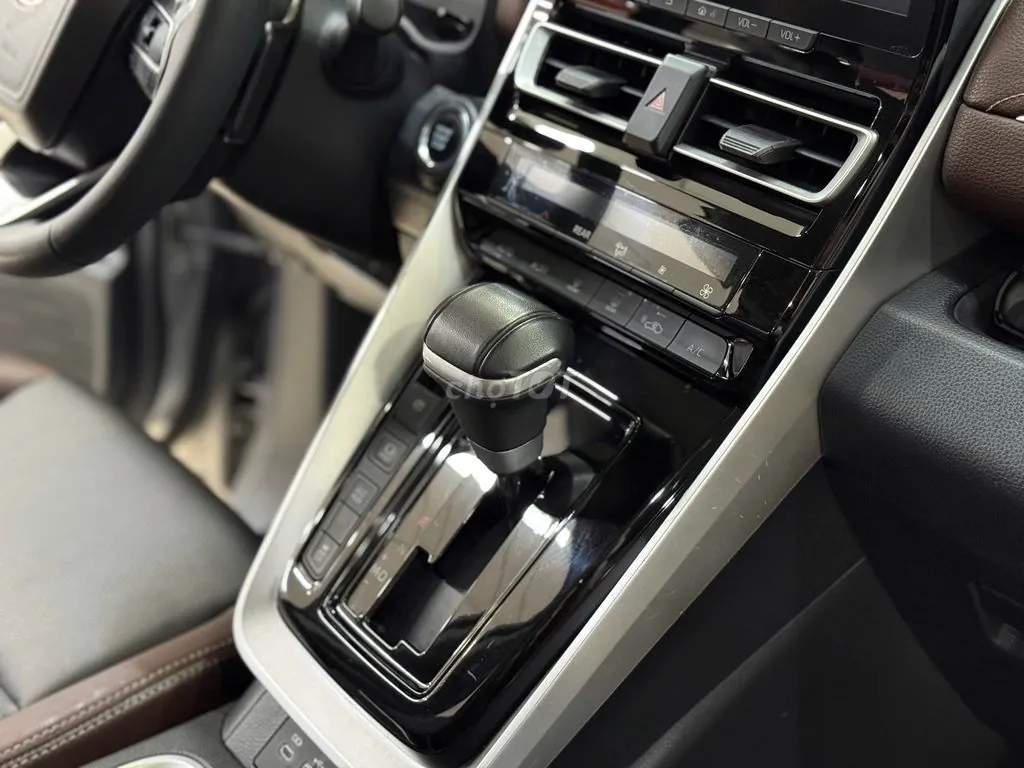 Toyota Innova Cross 2024 photo 4