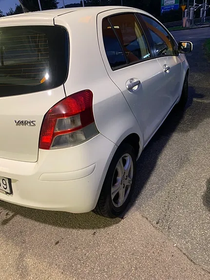 Toyota Yaris 2010 photo 2