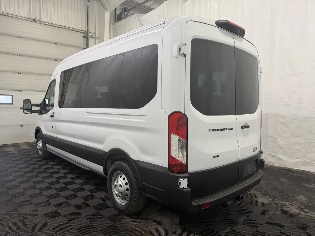 Ford Transit Passenger Wagon 2026 photo 2
