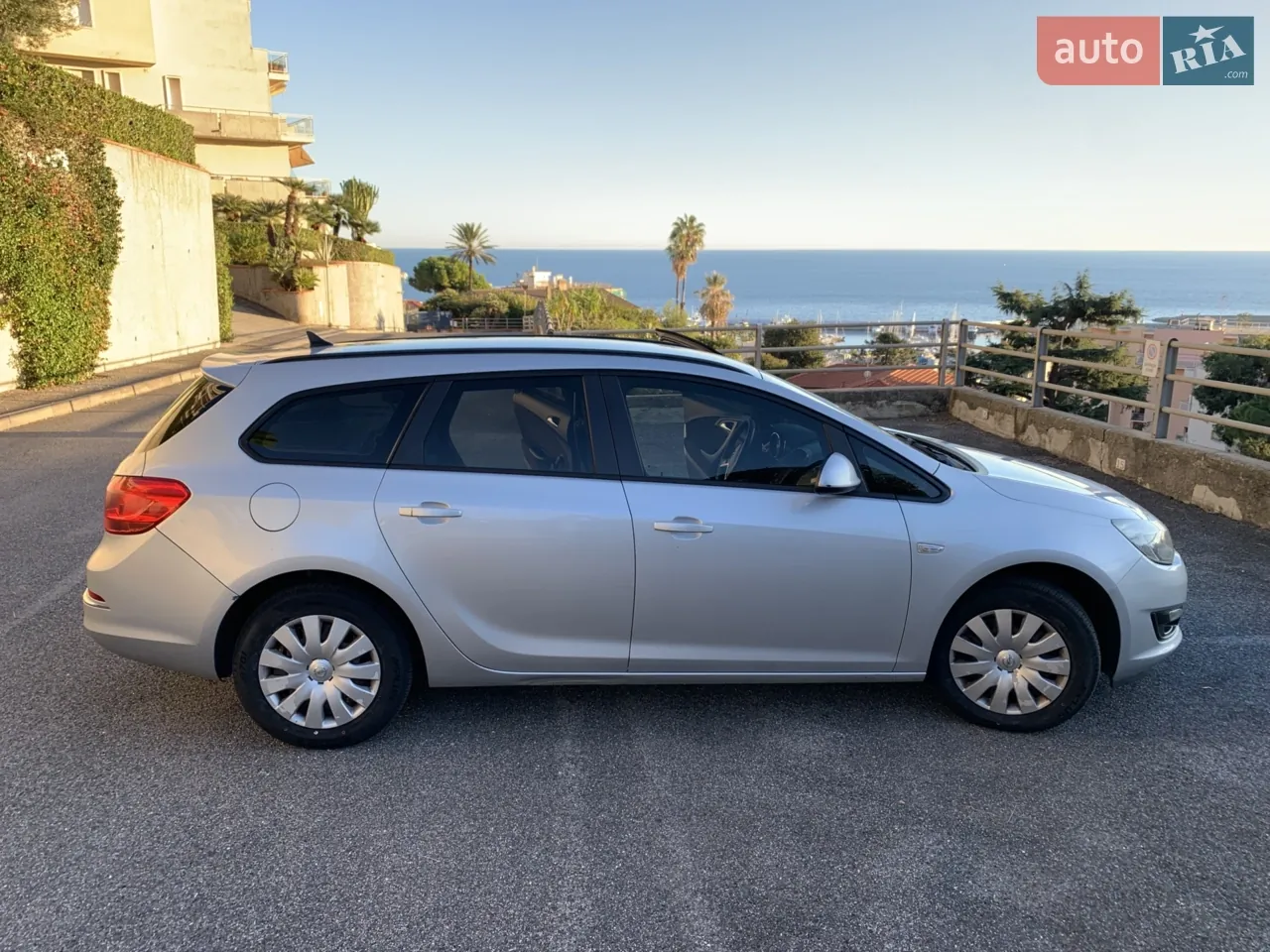 Opel Astra 2013 photo 2
