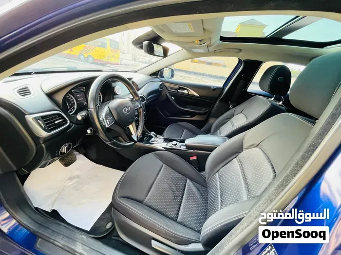 Infiniti Q30 2017 photo 4