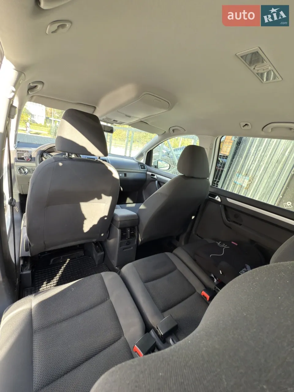 Volkswagen Touran 2012 photo 2