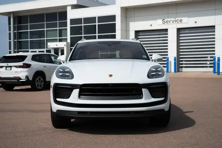Porsche Macan 2023 photo 2