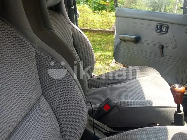 Mazda Mazda 3 1988 photo 4