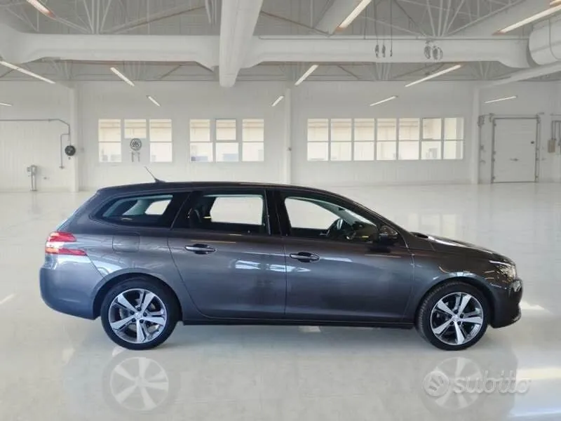 Peugeot 308 2019 photo 3