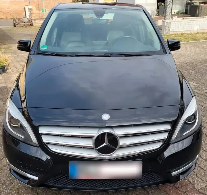 Mercedes-Benz B180