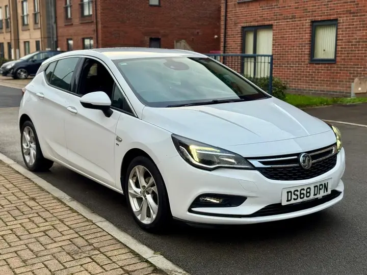 Vauxhall Astra 2018 photo 2