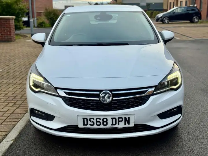Vauxhall Astra 2018 photo 3