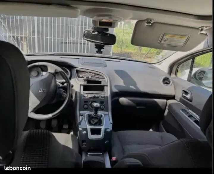 Peugeot 5008 2010 photo 2