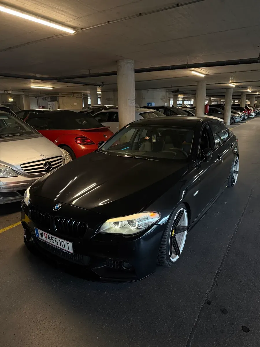 BMW 5 Series 2011 photo 2