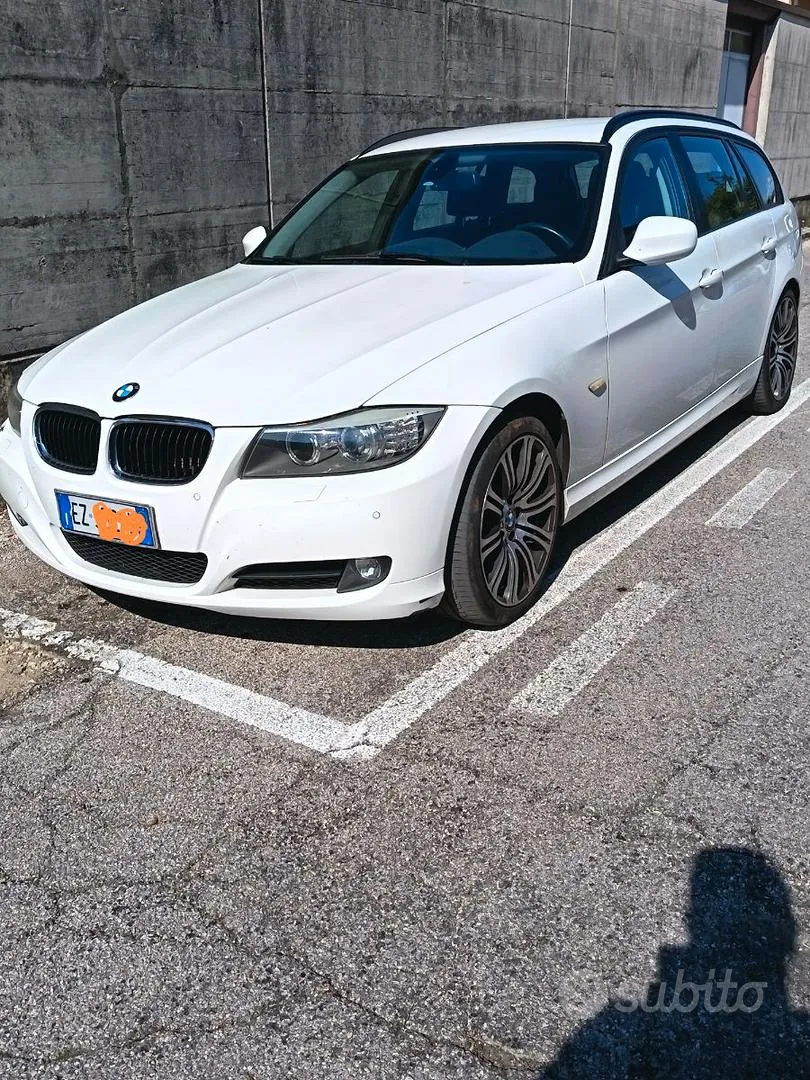 BMW 318D 2012 photo 2