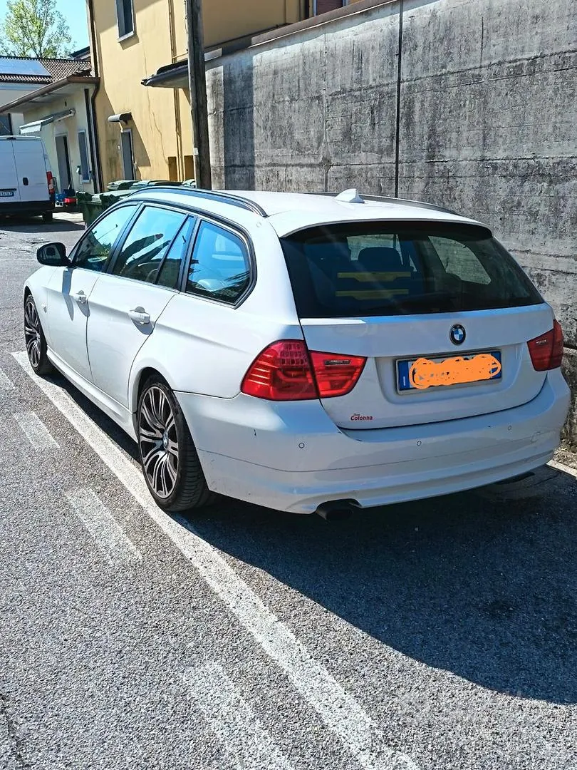 BMW 318D 2012 photo 3
