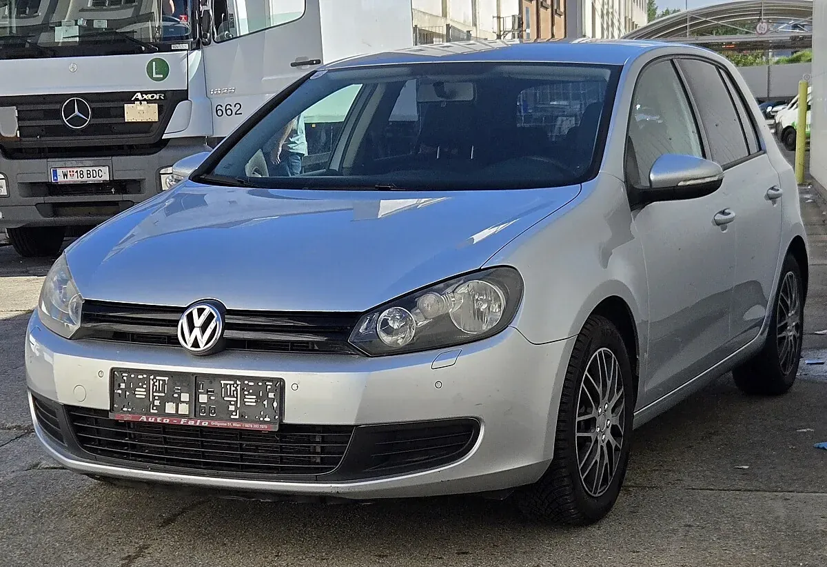 Volkswagen Golf 2010 photo 3