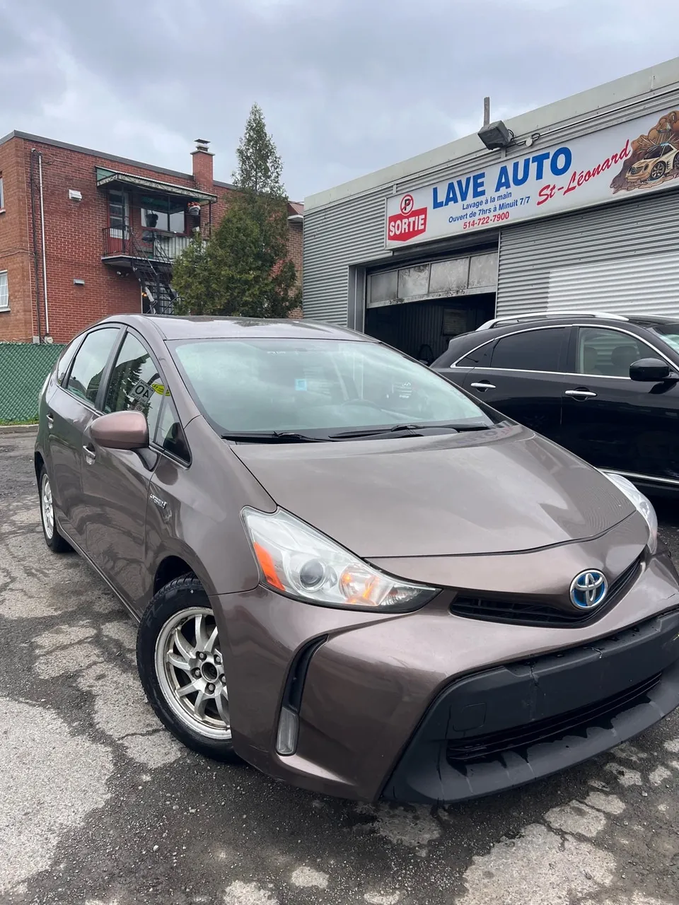 Toyota Prius V 2015 photo 2