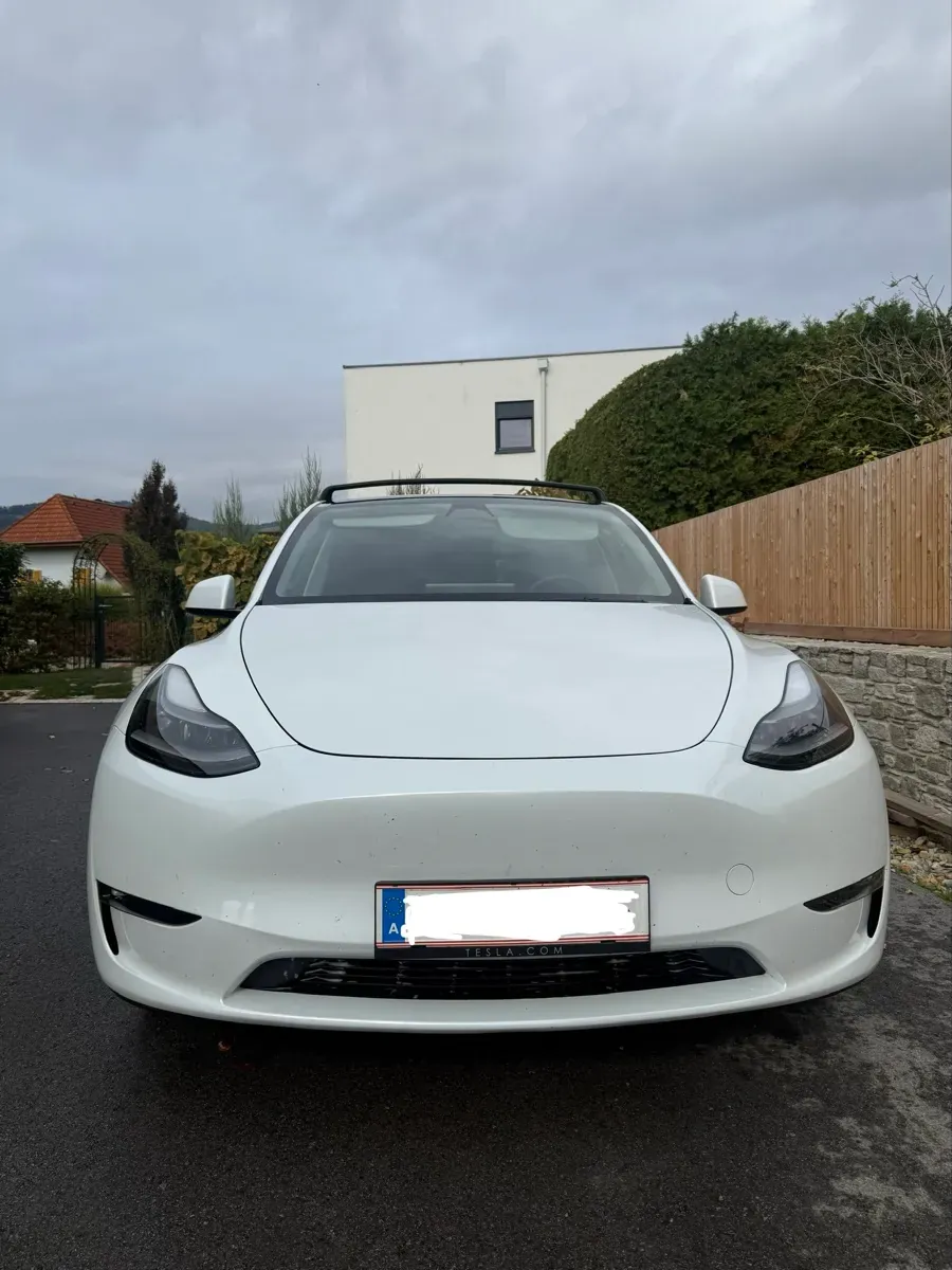 Tesla Model Y 2024 photo 2