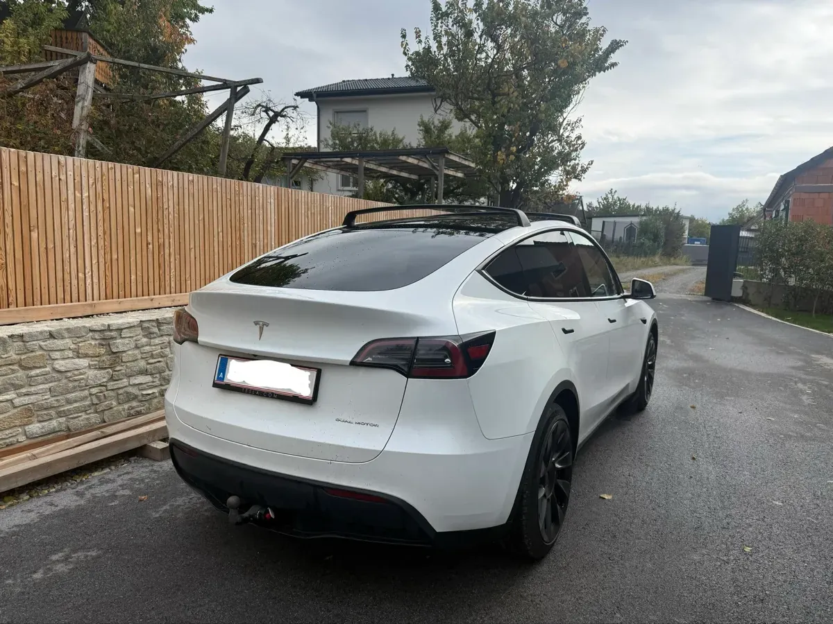 Tesla Model Y 2024 photo 3
