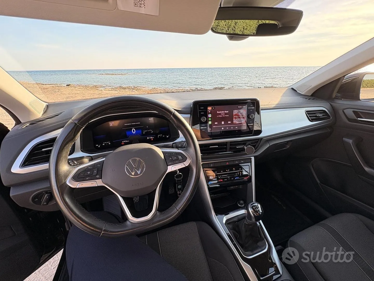 Volkswagen T-Roc 2023 photo 3