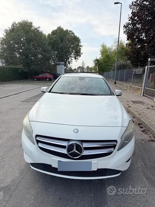 Mercedes-Benz A 180 2014 photo 3