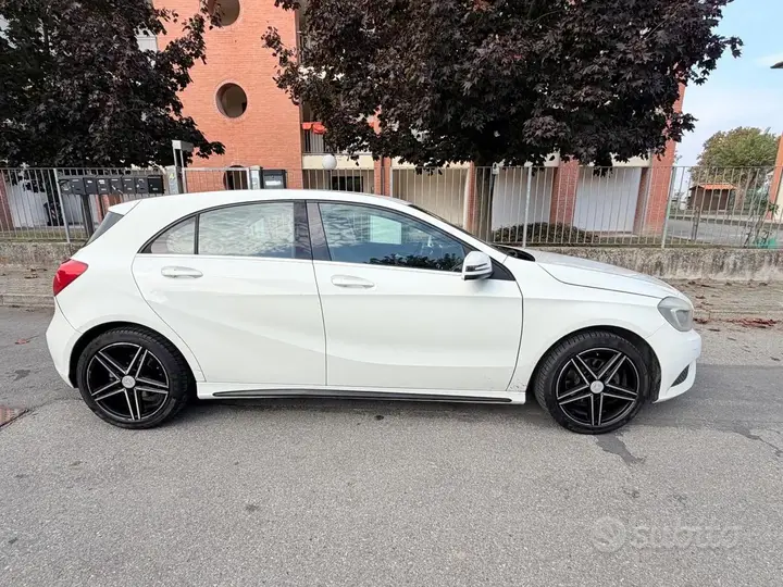 Mercedes-Benz A 180 2014 photo 4