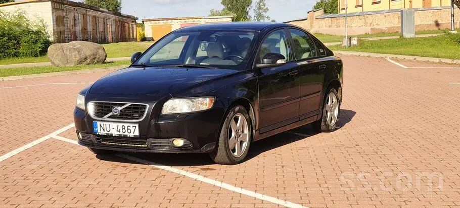 Volvo S40 2010 photo 2