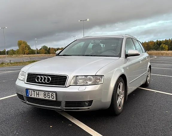 Audi A4 2004 photo 2