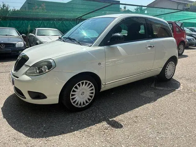 Lancia Ypsilon