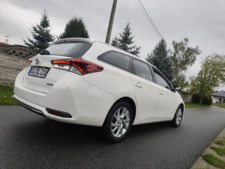 Toyota Auris 2016 photo 2