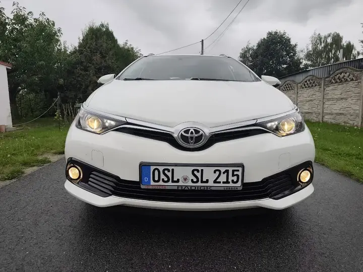Toyota Auris 2016 photo 3