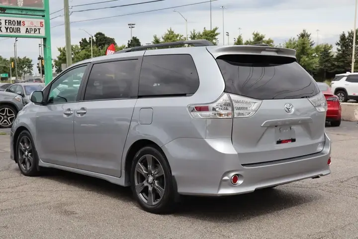 Toyota Sienna 2017 photo 5