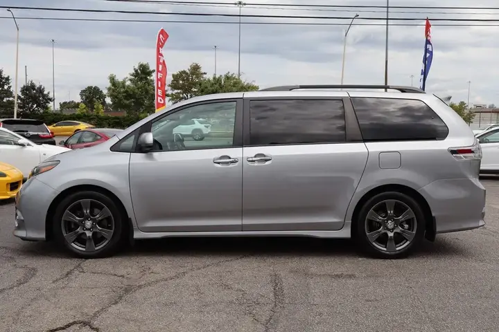 Toyota Sienna 2017 photo 4