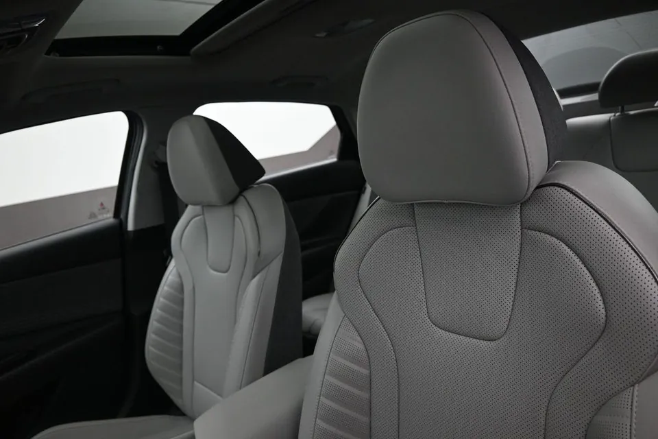 Hyundai Elantra 2025 photo 4