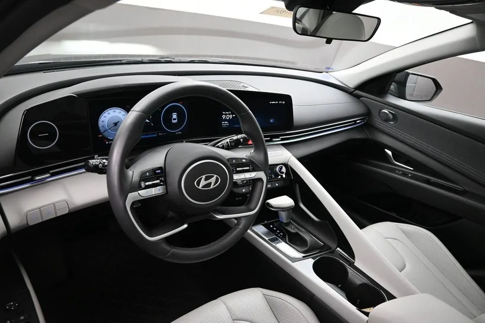 Hyundai Elantra 2025 photo 5