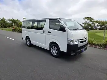 Toyota Hiace 2023 photo 2