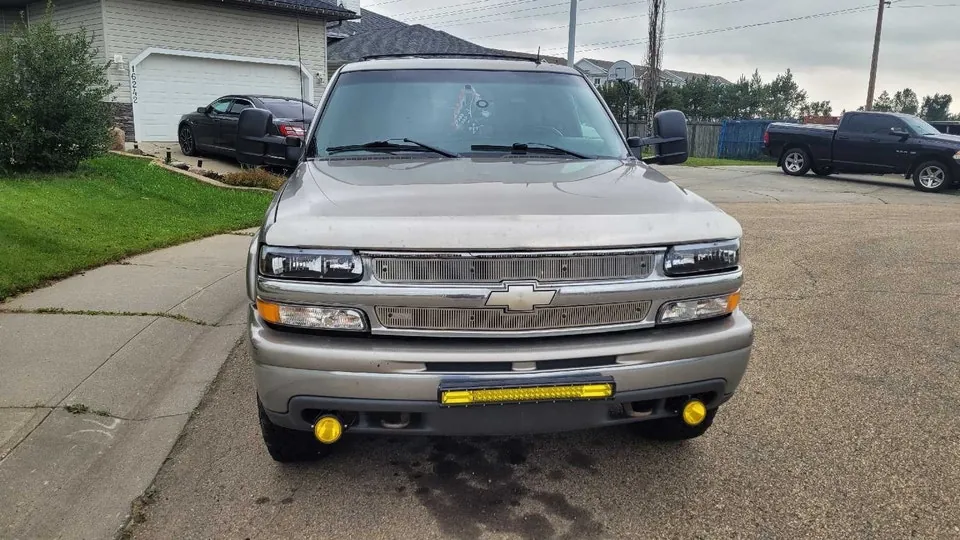 Chevrolet Suburban 2002 photo 2